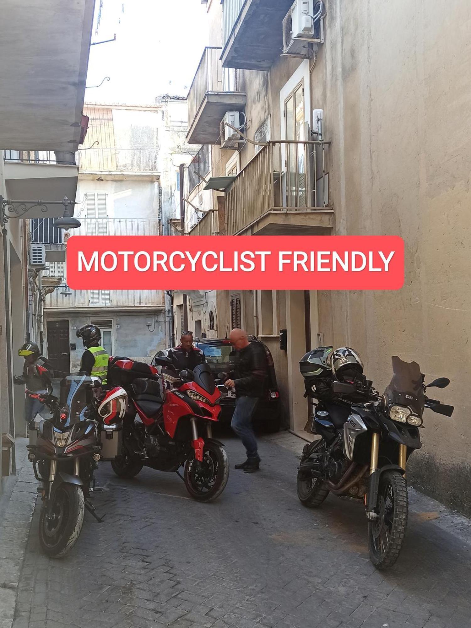 Tedimo Supra Nuovo Grande Monolocale Con Tutti I Comfort Ragusa Buitenkant foto